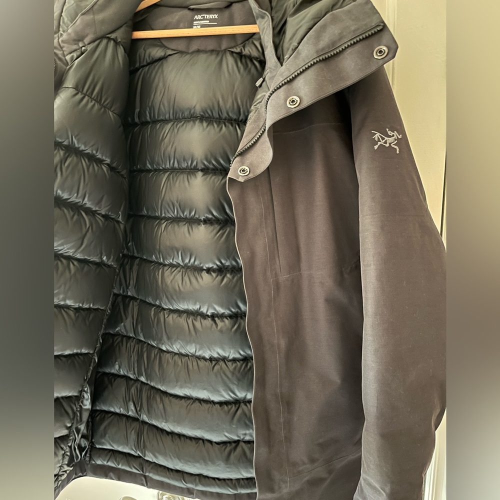 Men’s Dark charcoal Arc’teryx Parka - size medium